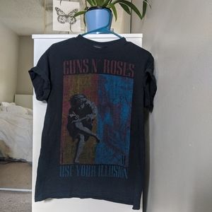3/$25 Guns and roses t-shirt